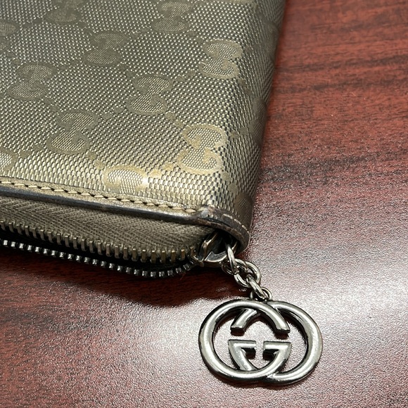 Gucci metallic zippy wallet with nice zipper pull. Good condition. Vintage. - Picture 1 of 16